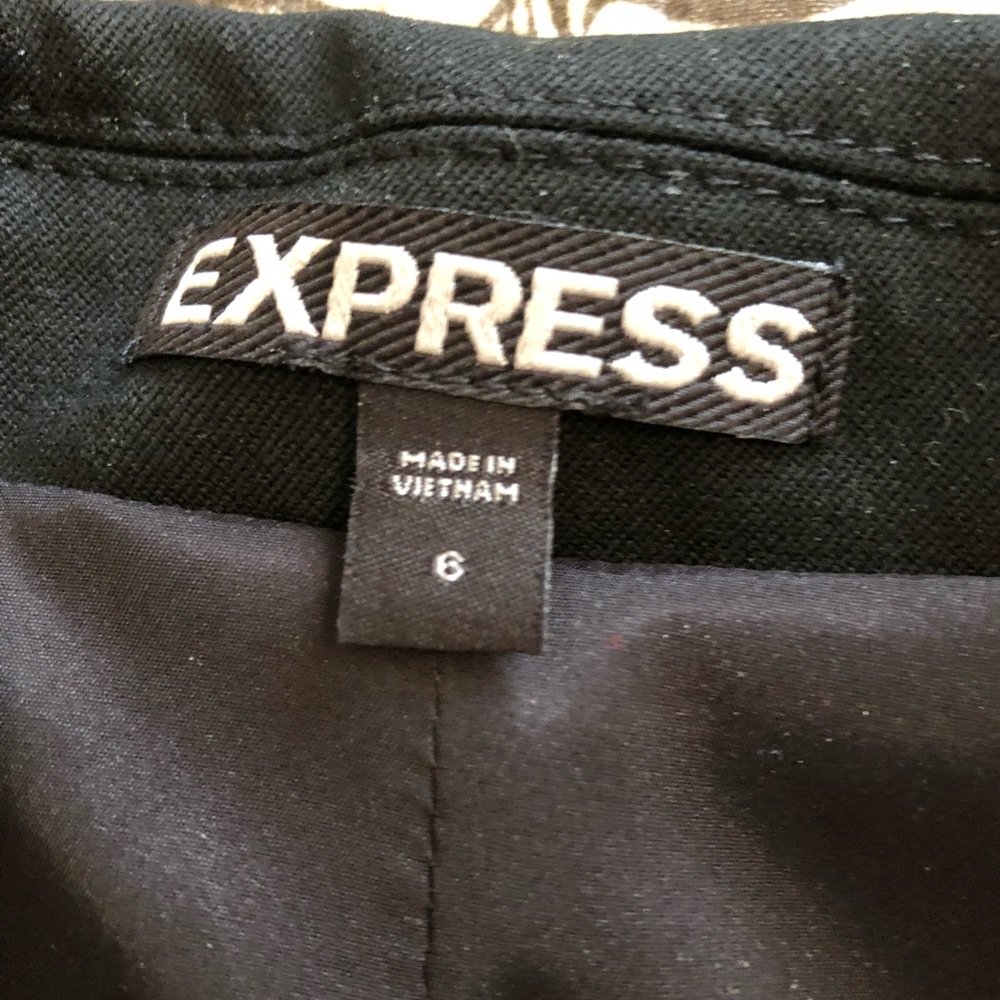 Express suit - Picture 3 of 7